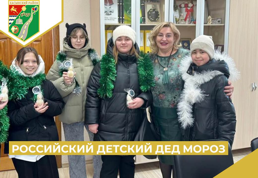 Новый год стучится в двери.